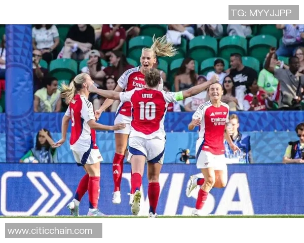 足球明星与球迷女生的亲密互动瞬间展现激情与梦想