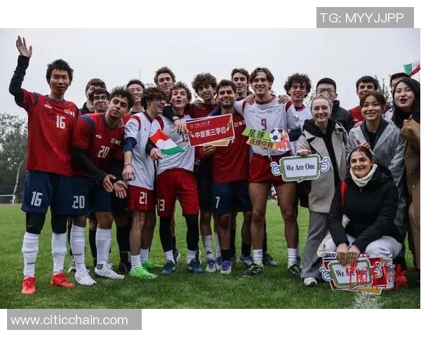 足球明星与国家领导人亲密合影展现体育与政治的完美结合与友谊 足球明星与国家领导人亲密合影展现体育与政治的完美结合与友谊