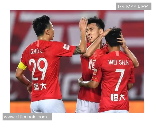 昆山队迎战广州恒大全力争胜期待精彩对决展现足球魅力与激情 昆山队迎战广州恒大全力争胜期待精彩对决展现足球魅力与激情